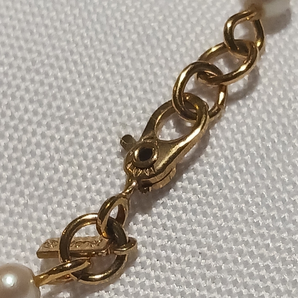 Monet Faux-Pearl Bracelet - Picture 4 of 5
